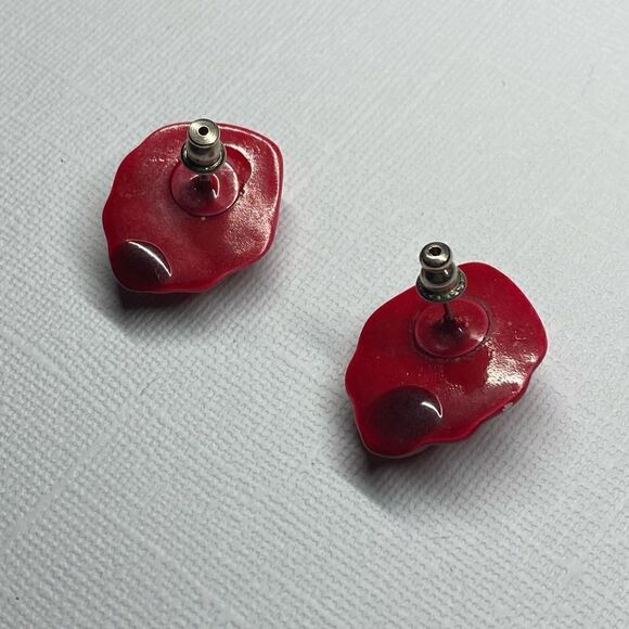Vintage Red Seashell Stud Earringss - Picture 3 of 5